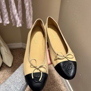 Authentic Chanel Interlocking CC Logo Leather Ballet Flats